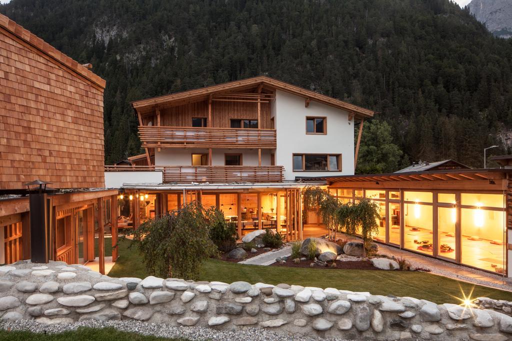 Aufatmen - Das Urlaubsrefugium Hotel Leutasch Esterno foto